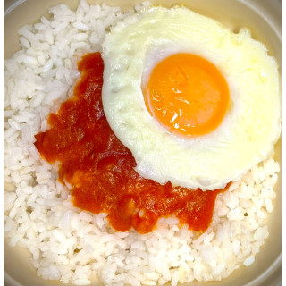 Arroz a la cubana con huevo frito