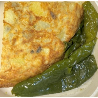 Tortilla de patatas con pimiento del padrón