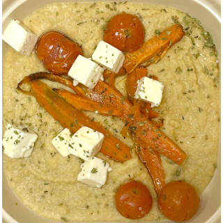 Hummus con verdura asada y queso